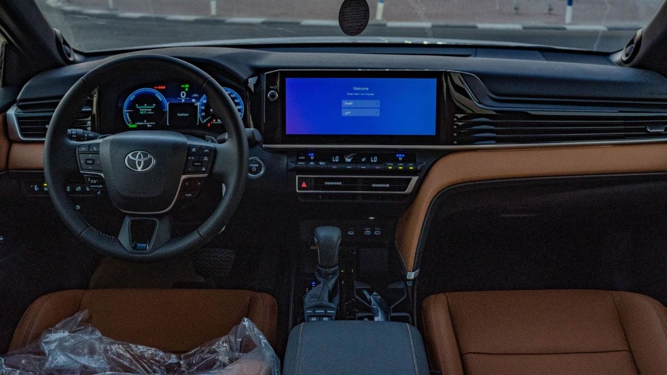 تويوتا كامري 2026 Toyota Camry Lumiere 2.5L AT Hybrid (Black-Tan)