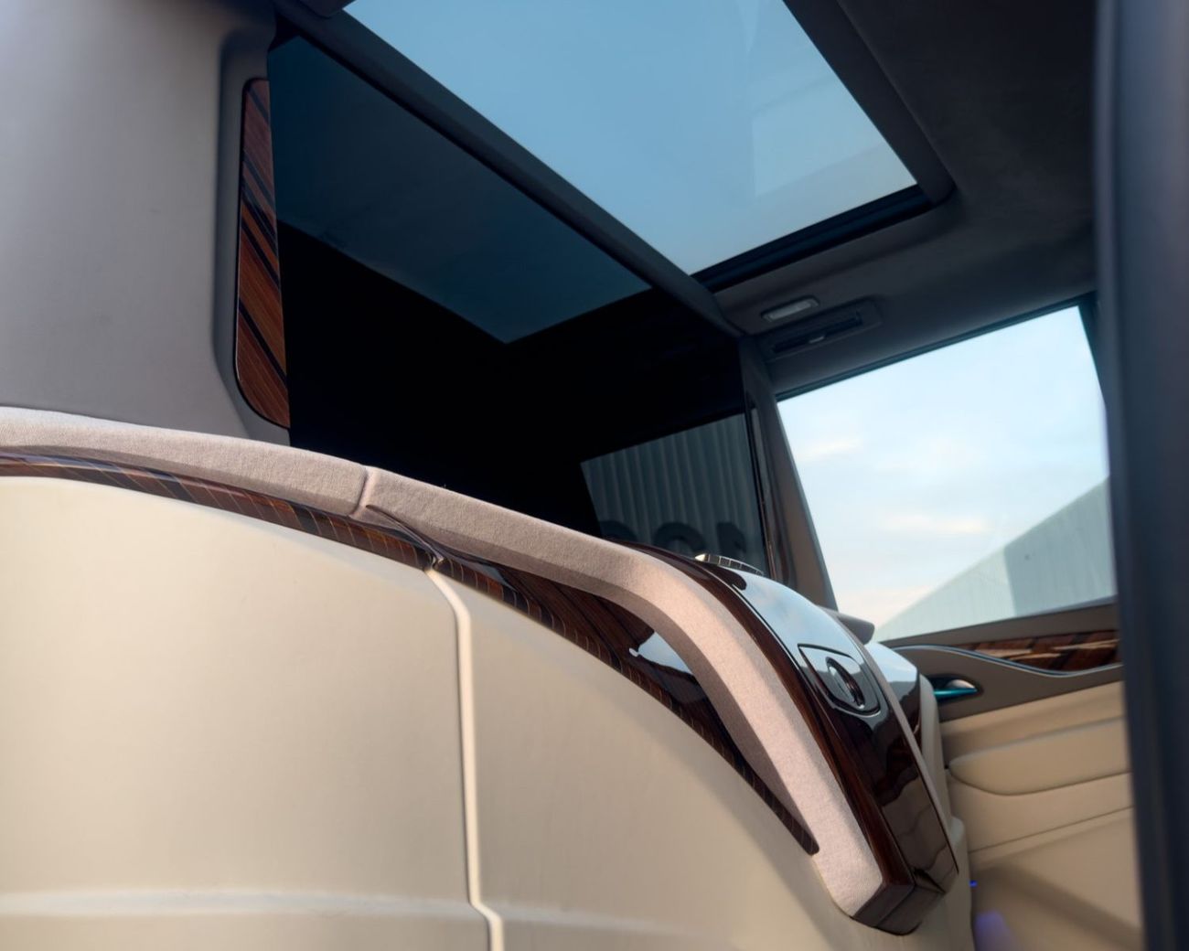 Cadillac Escalade Sport Platinum 6.2L AWD VIP INTERIOR CABIN (EXPORT ONLY)