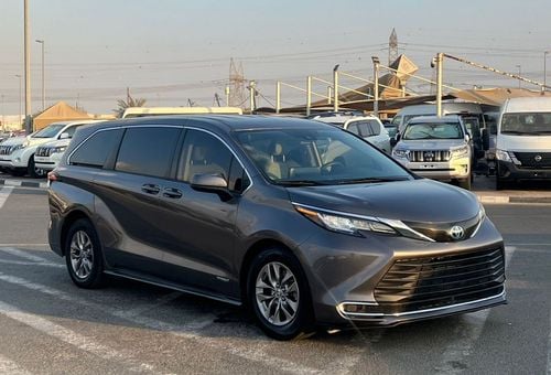 Toyota Sienna LE (NON GCC) 2021 Toyota Sienna Hybrid 2.5L V4 - 7 Seater Doors Full Auto With Radar -