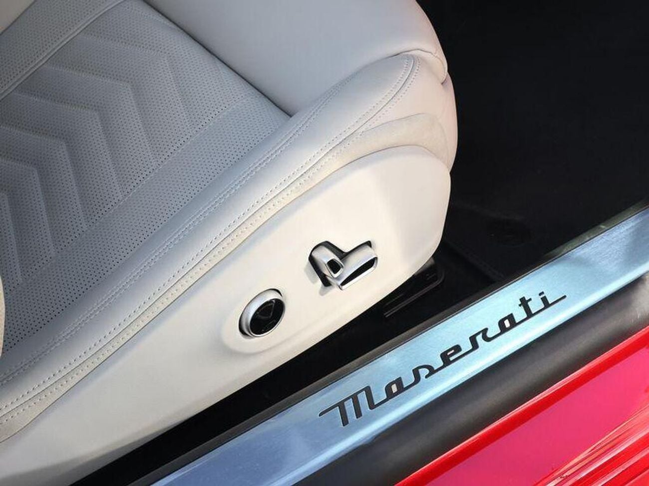 مازيراتي جران كابريو 3.0 V6 ZF AWD Euro 6 (s/s) 2dr (EXPORT ONLY) Right Hand Drive