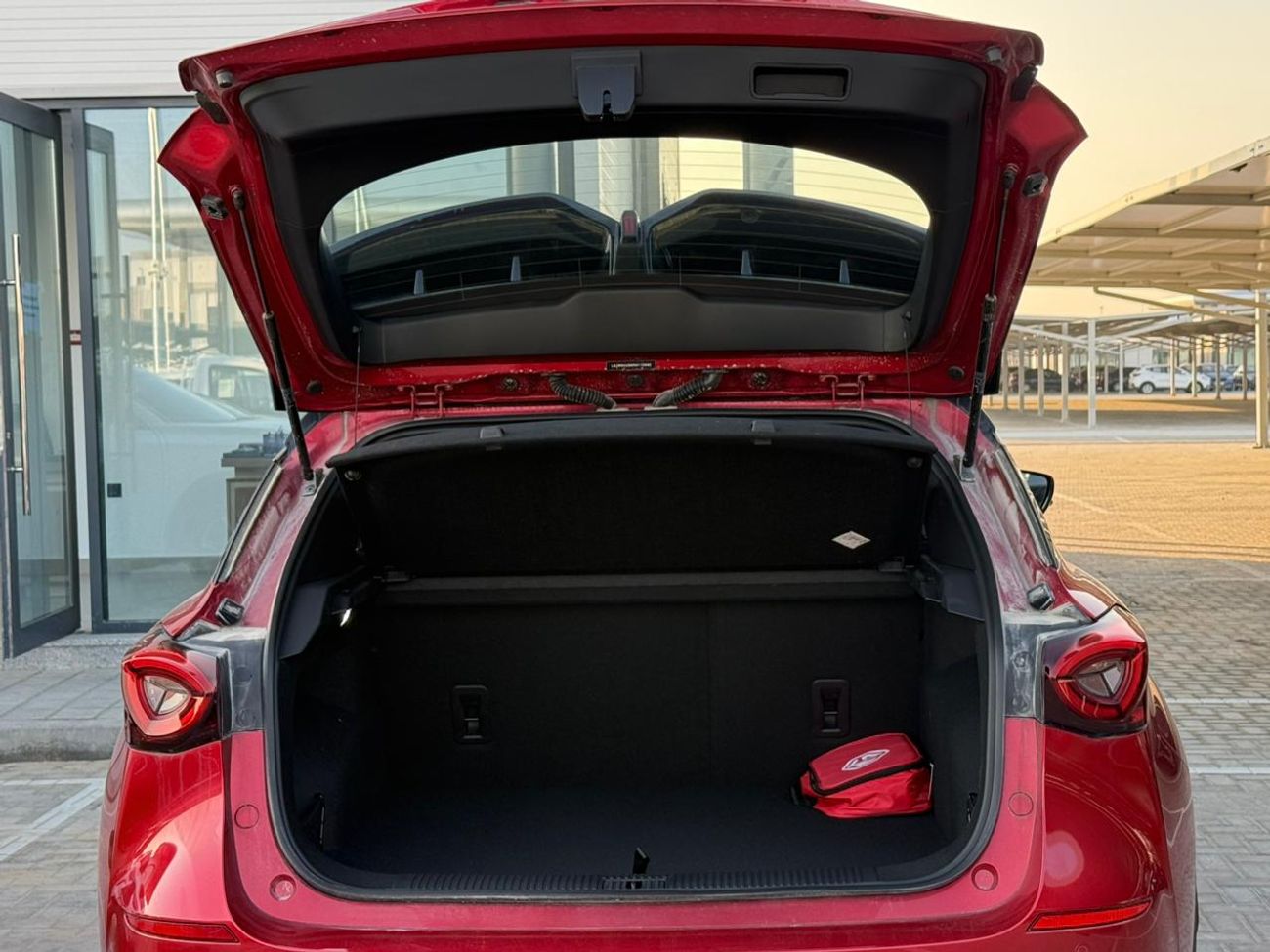 أم جي وان 1.5 LUX