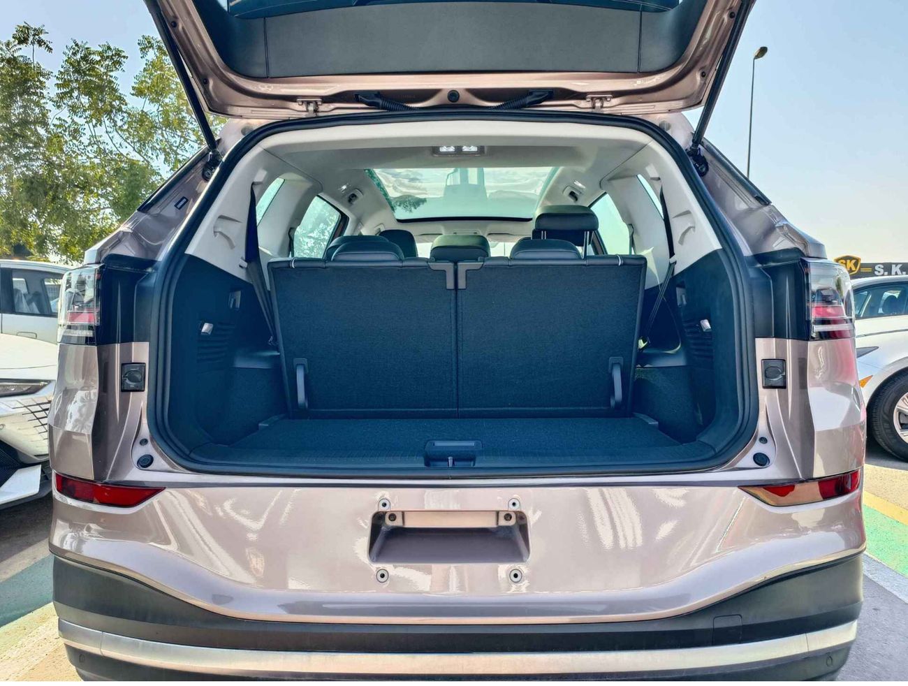 فولكس واجن ID.6 X-PURE /  CLOSE PANORAMIC ROOF / FULL OPTION / ONLY FOR EXPORT - UNLIMITED MILEAGE