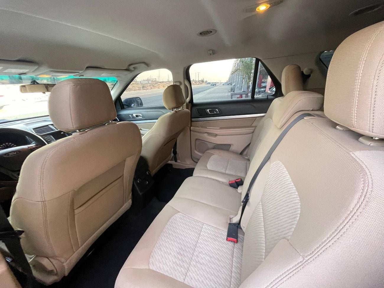 Ford Explorer BASE GCC / 4x4 / 7 SEATERS / DRIVE MODES / LEATHER / RIMS / SUPER CLEAN