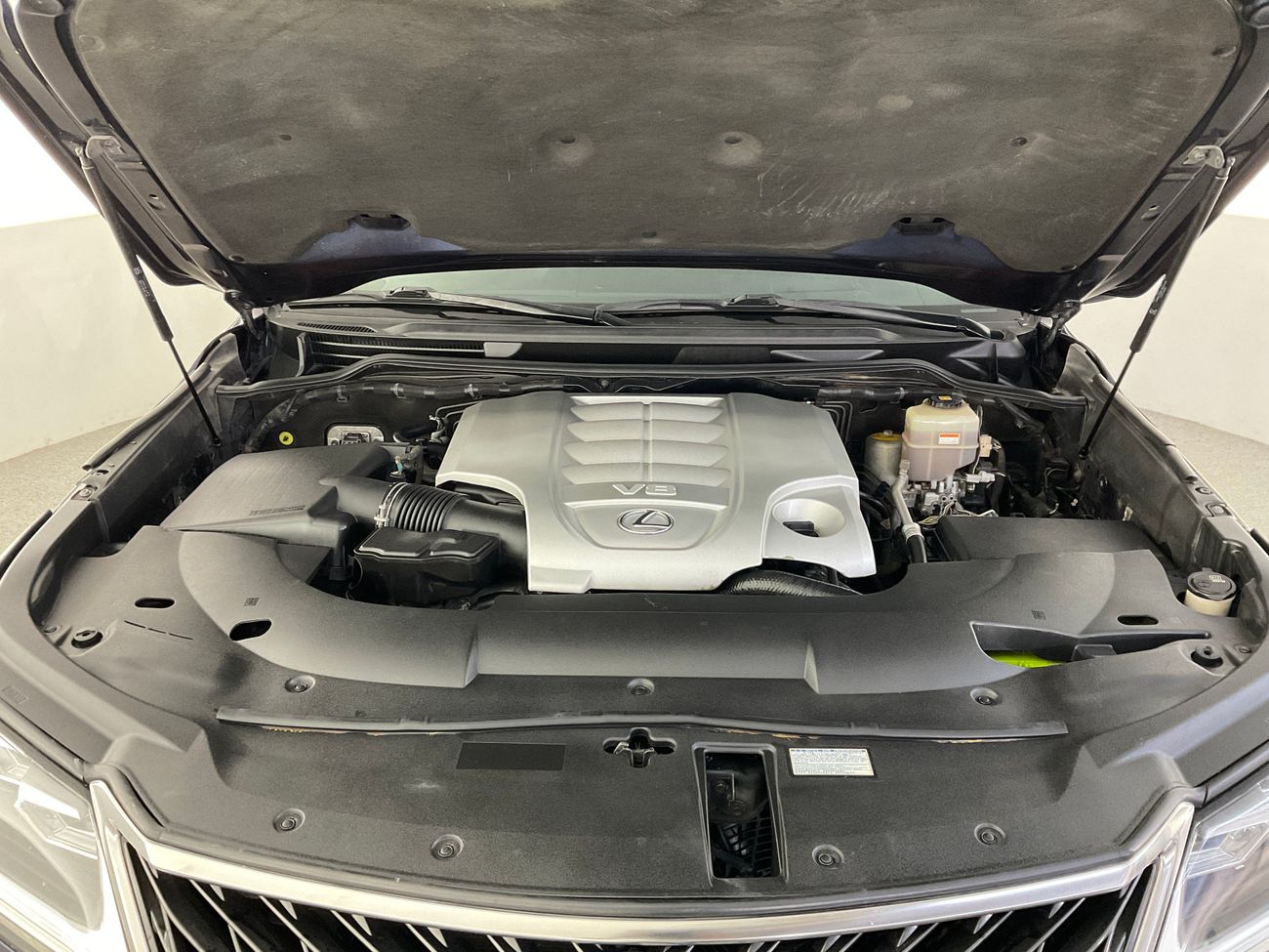 Lexus LX 570 Signature | National Day Celebration | Guaranteed Warranty | 0 Down Payment