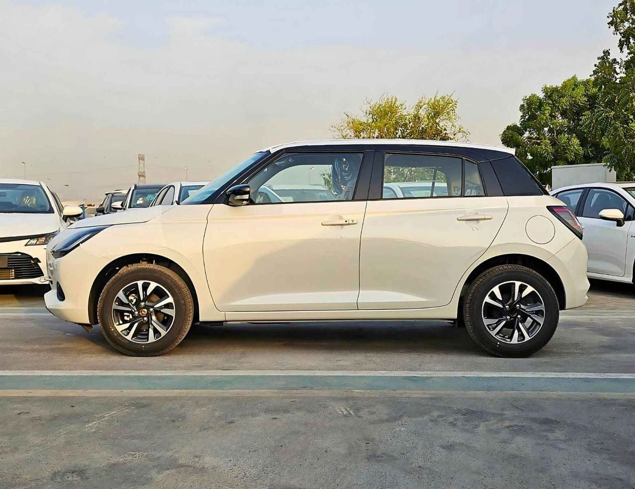 Suzuki Swift GLX DUAL TONE / 1.2L PETROL A/T/ PUSH START, REAR PARKING SENSOR , REAR CAMERA (CODE # SGLX)
