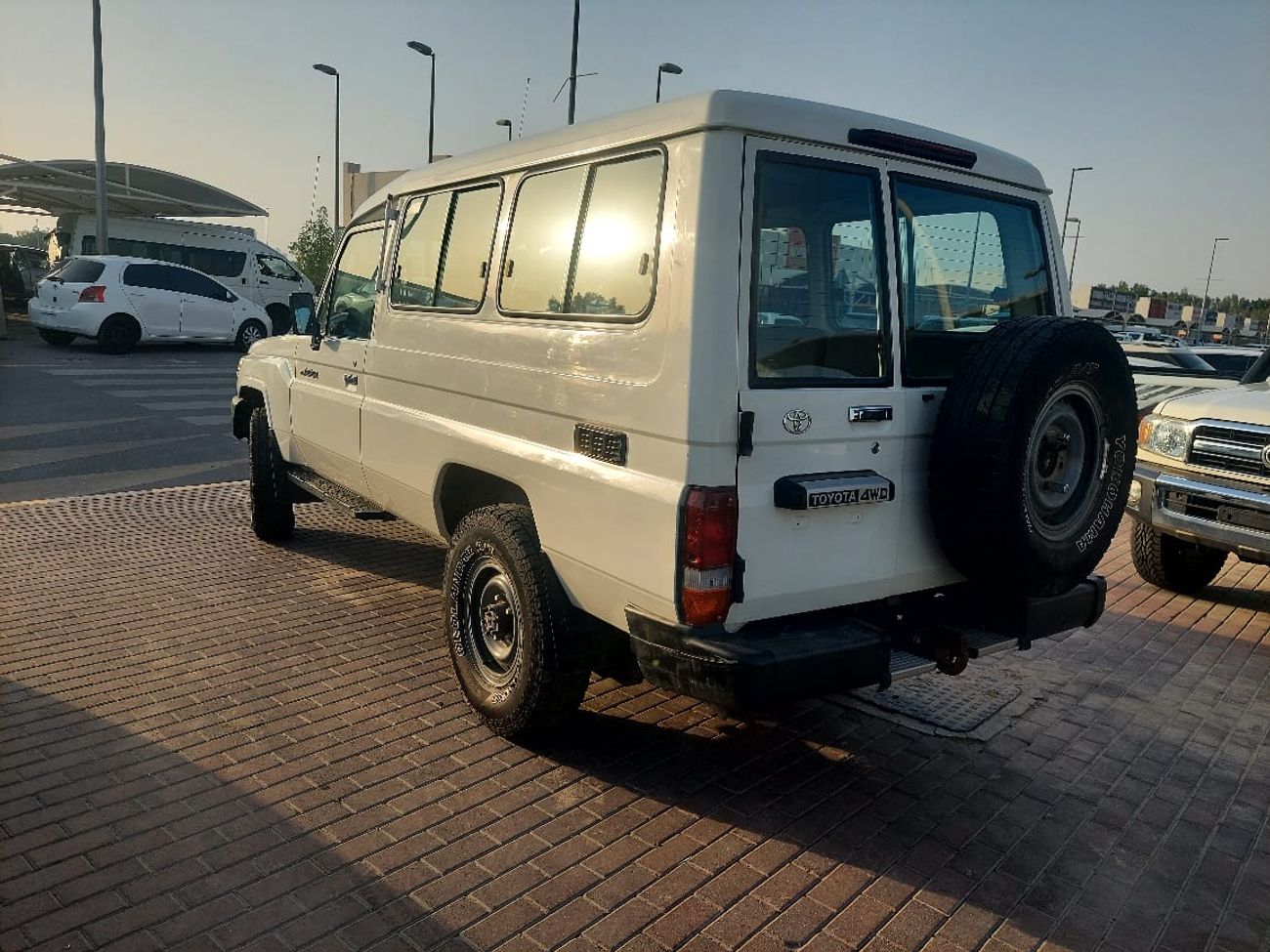 Toyota Land Cruiser 70 HARDTOP 4.2L DIESEL MANUAL TRANSMISSION
