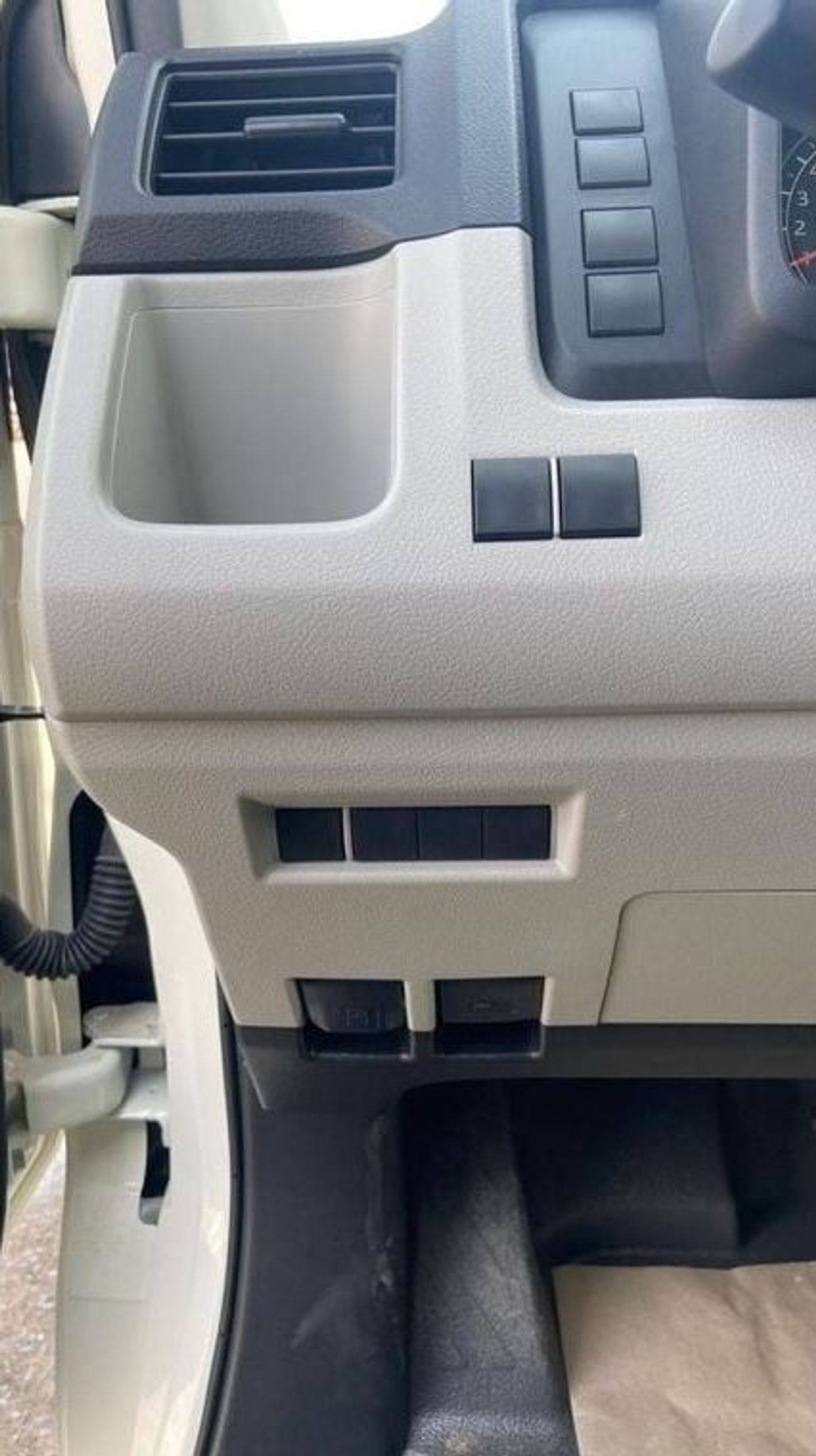 تويوتا هاياس 2025 Hiace Cargo High Roof 3.5L, Swing Door