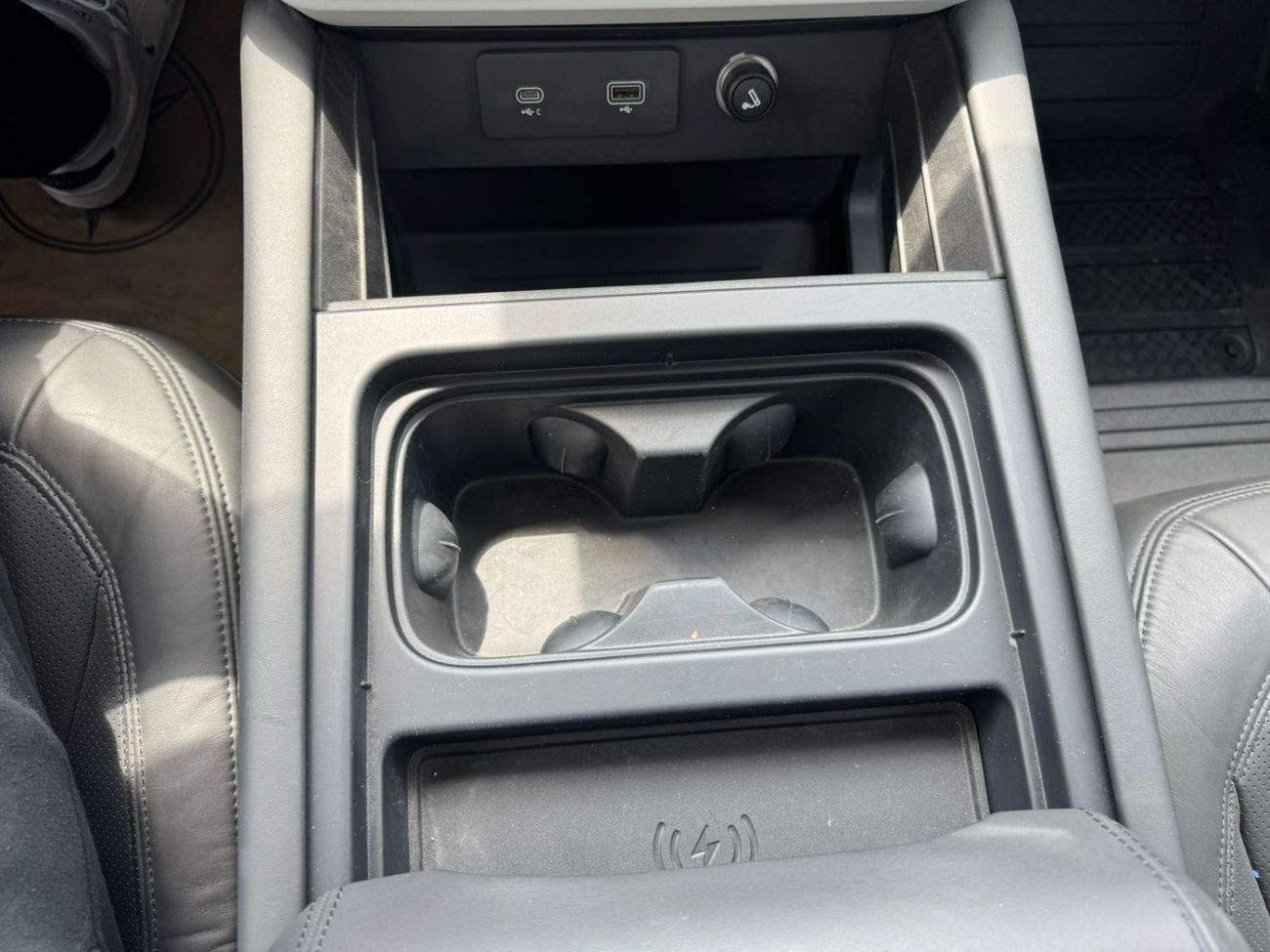 Land Rover Defender P400 90 X 3.0L (5 Seater)