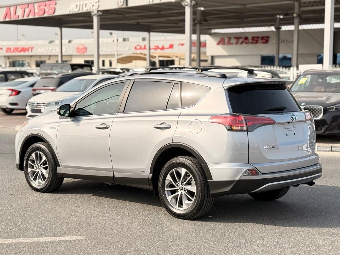 تويوتا راف ٤ XLE 2.5L