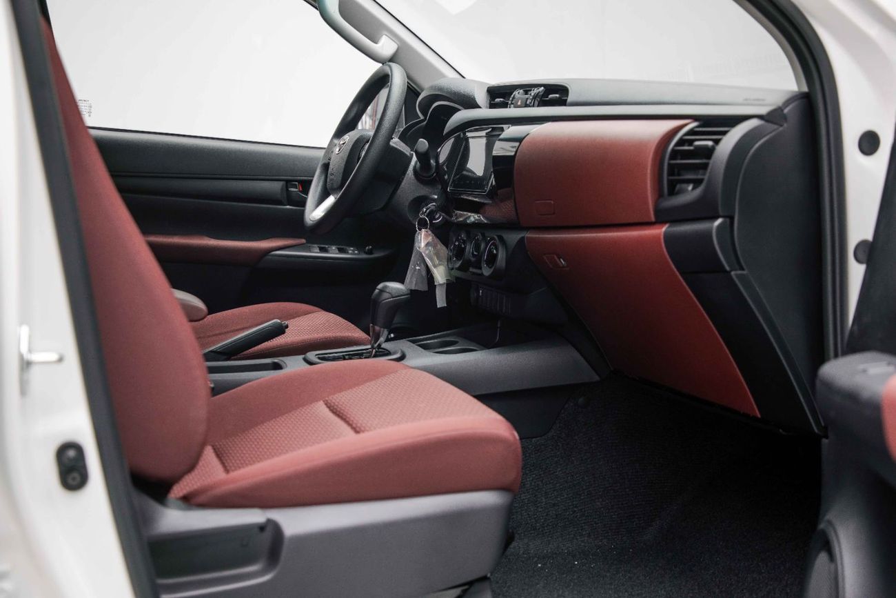 تويوتا هيلوكس 2.7L - Super White Inside Red | Export Only