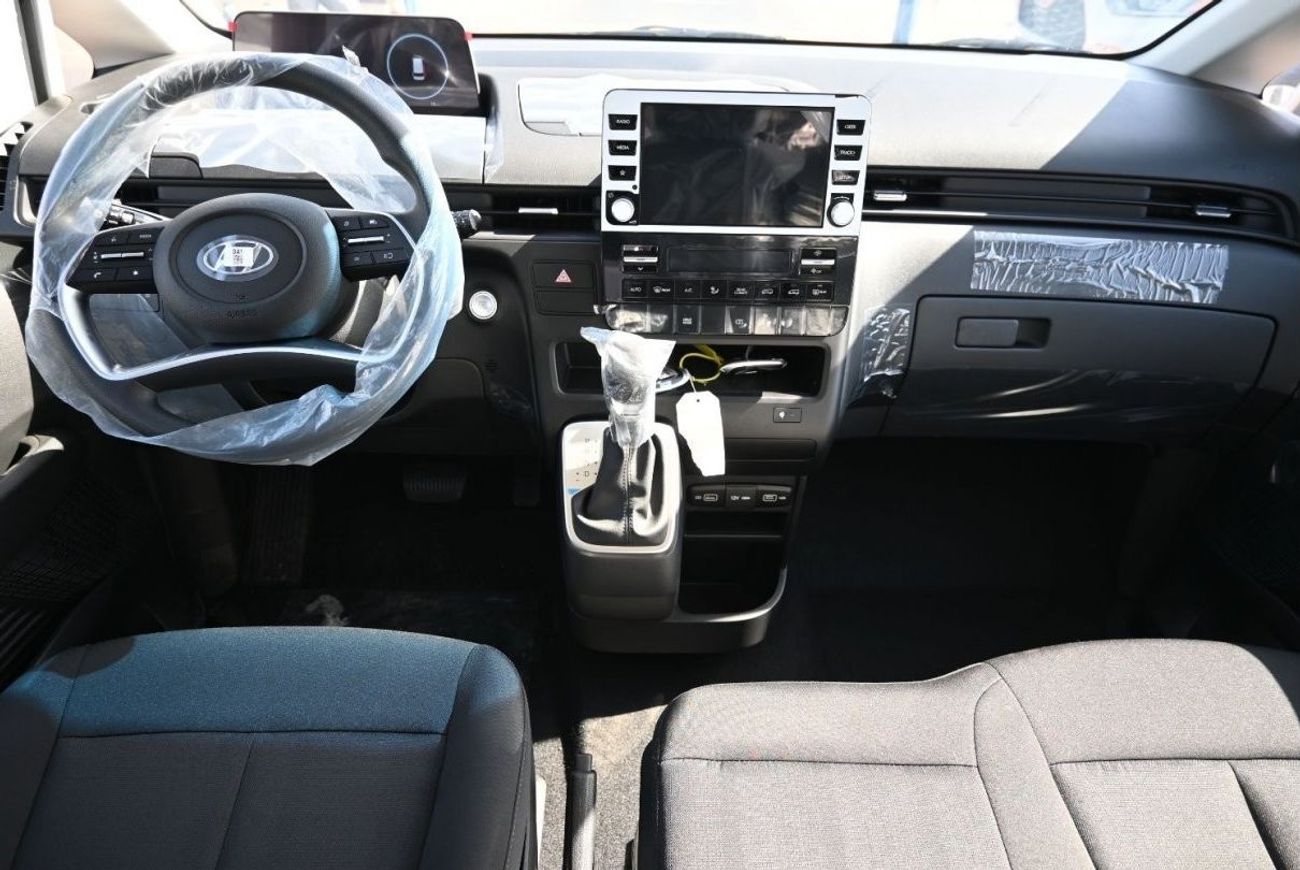 هيونداي ستاريا هيونداي ستاريا 3.5 لتر بنزين ، واجن ، دفع أمامي ، 5 أبواب ، مثبت السرعة ، كاميرا خلفية ، دي في دي ،