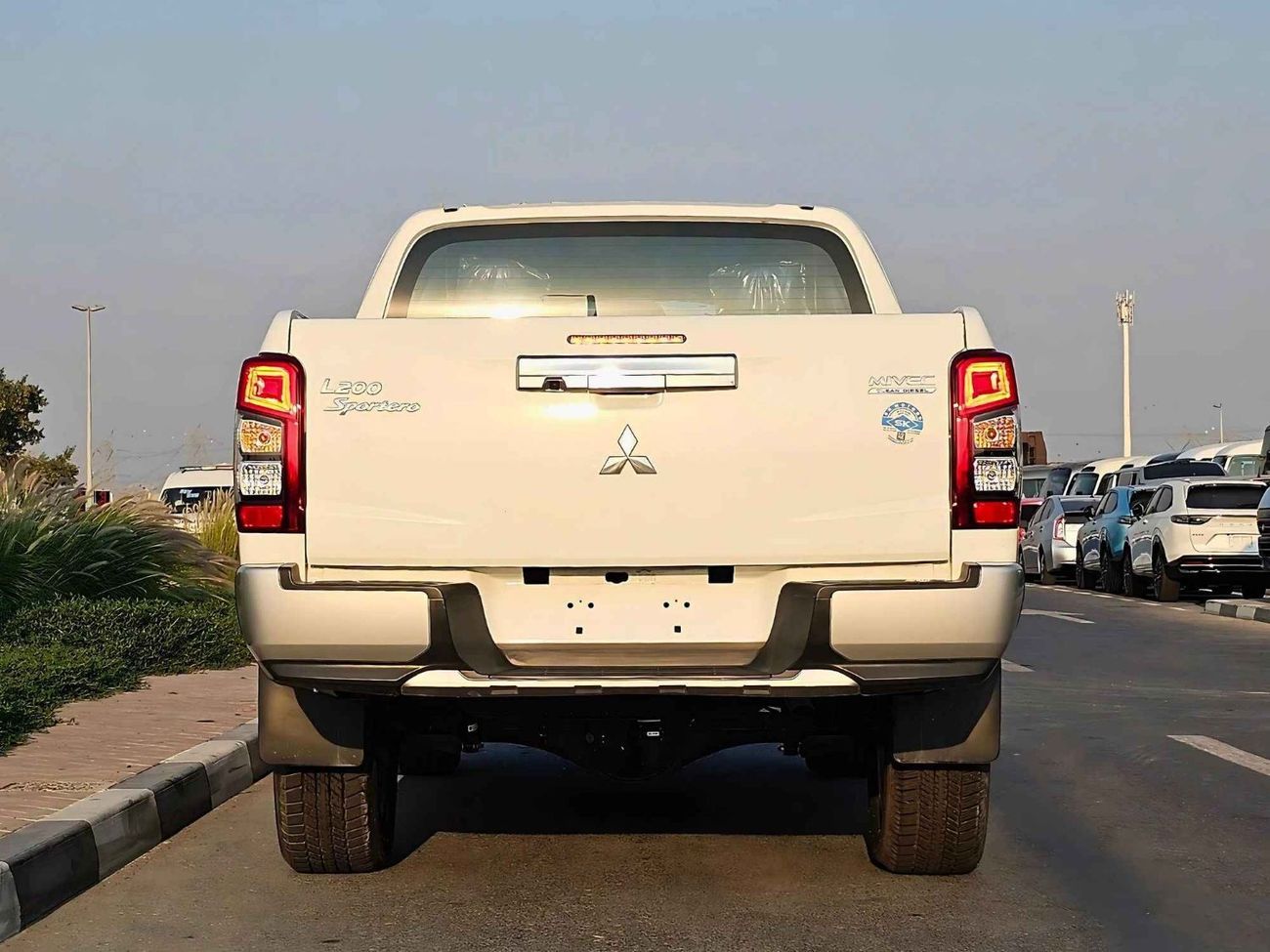 Mitsubishi L200 SPORTERO / 2.4L DIESEL / M/T / 4WD / SPECIAL OFFER / (CODE#68092)