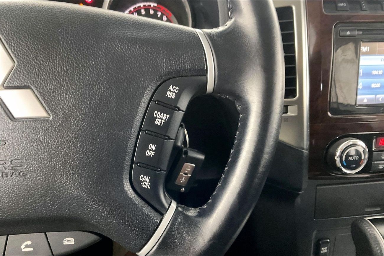 ميتسوبيشي باجيرو GLS Highline | National Day Celebration | شامل الضمان | 0 ﺪﻔﻋﺓ ﺃﻮﻟﻯ