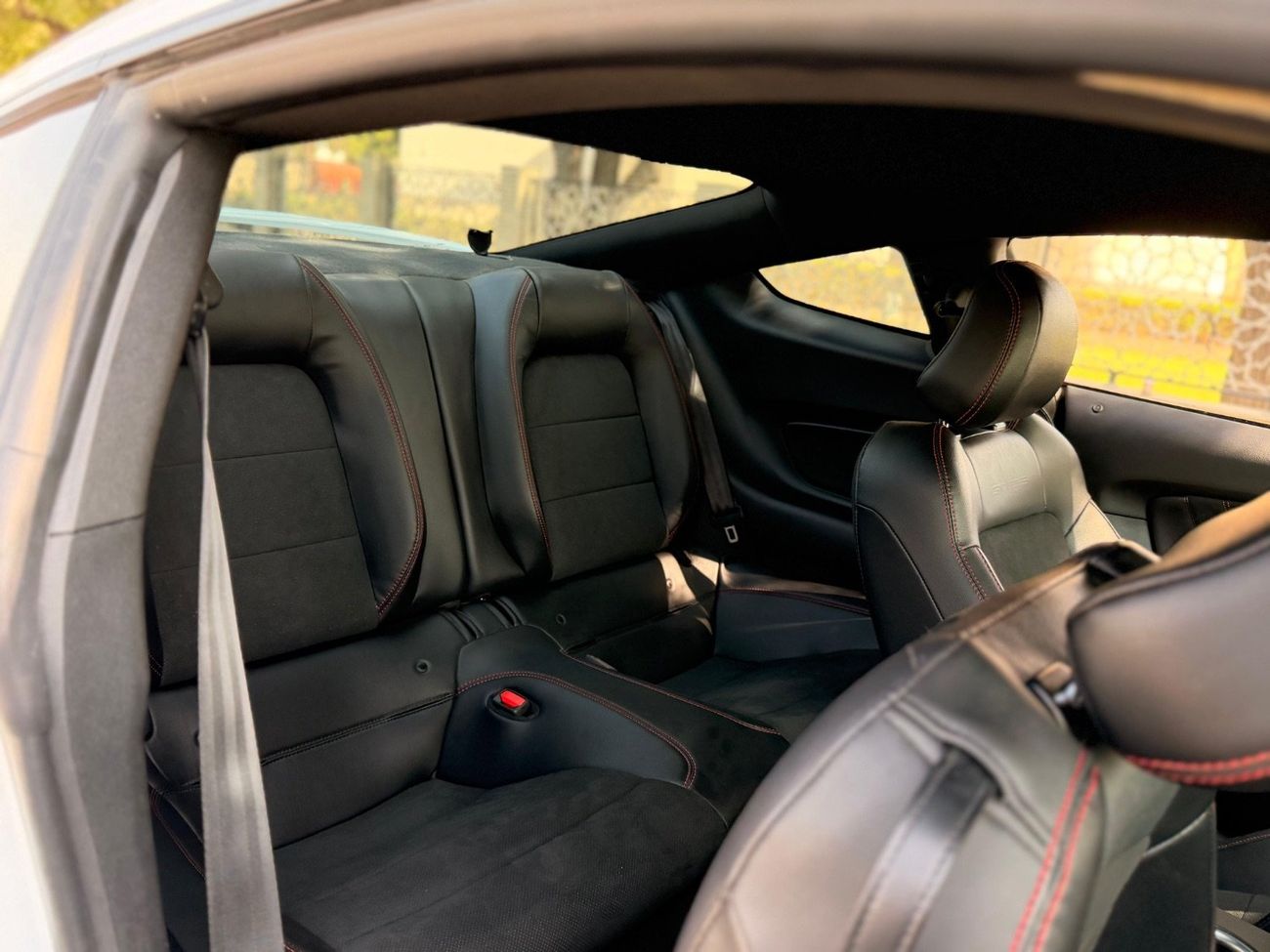 Ford Mustang GT California Special 5.0L (435 HP) Coupe A/T