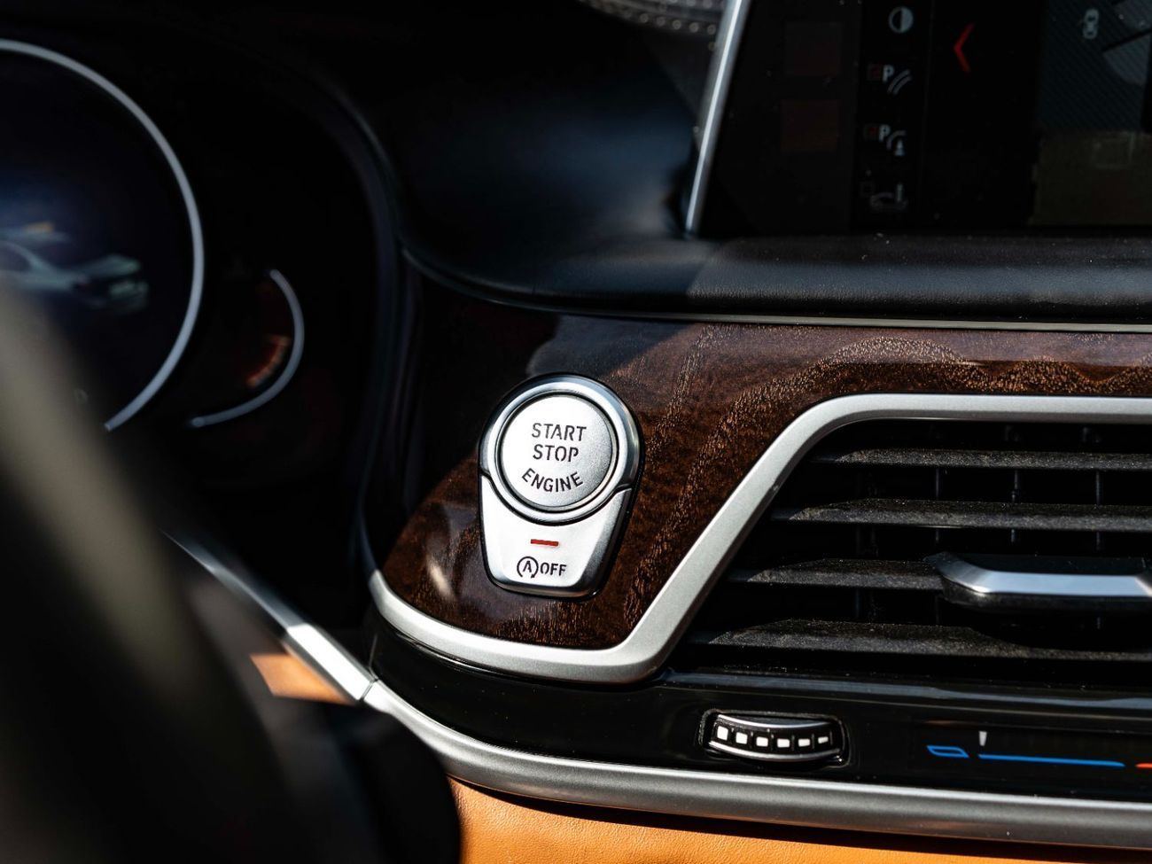 BMW M760Li xDrive 6.6L