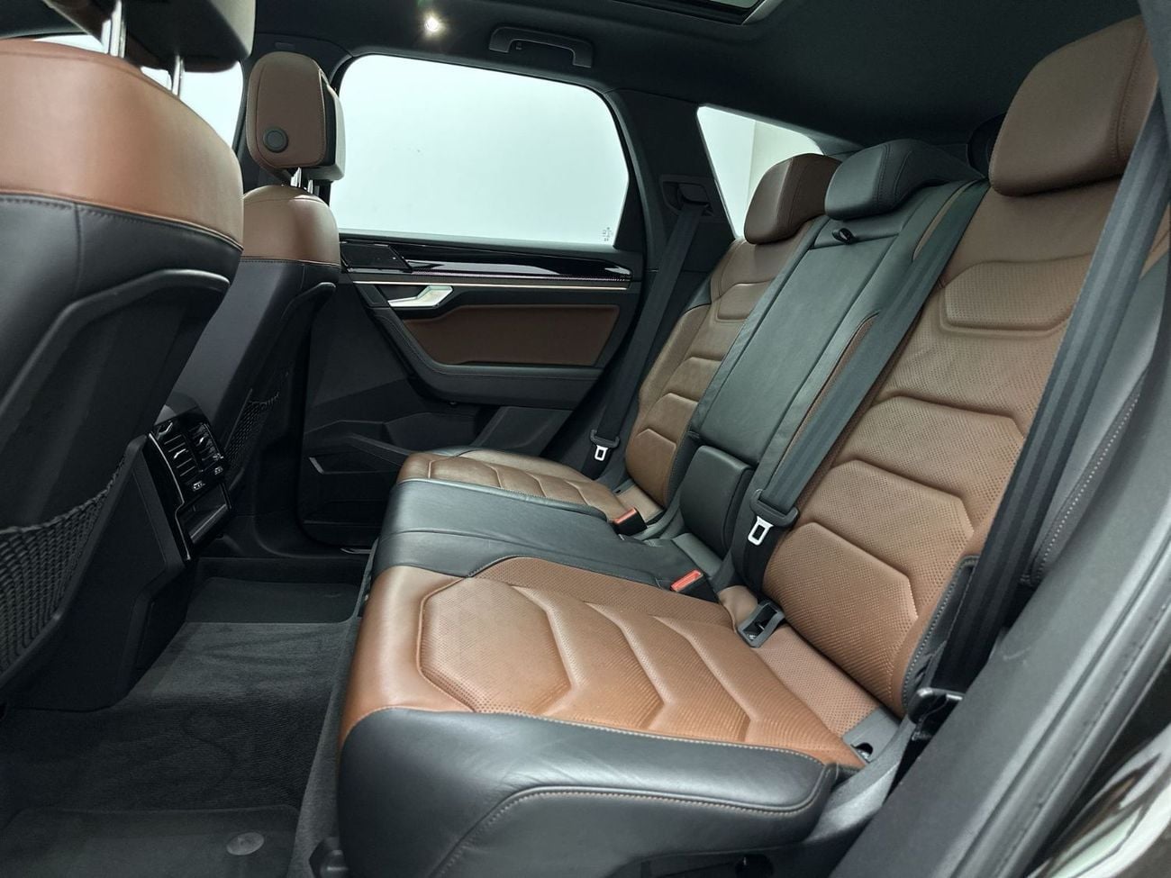 Volkswagen Touareg ELEGANCE with Sunroof - Leather Seats 3L