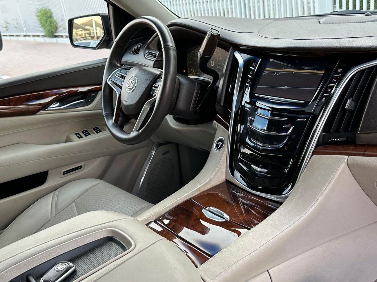 Cadillac Escalade ESCALADE ESV PLATINUM 2015 GCC FULL OPITION // PERFECT CONDITION