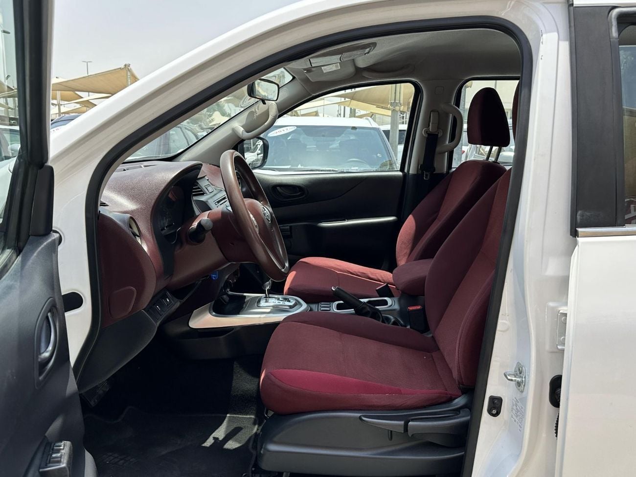 نيسان نافارا نيسان نافارا - خليجى - 2022 - بدون حوادث - محرك 2.5 - 2WD- دفع خلفى- بحاله ممتازه