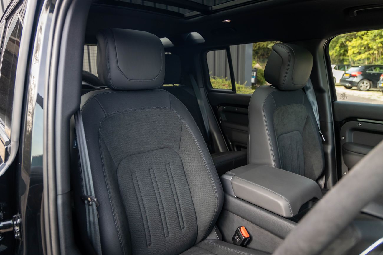 Land Rover Defender 110 DEFENDER V8 RHD