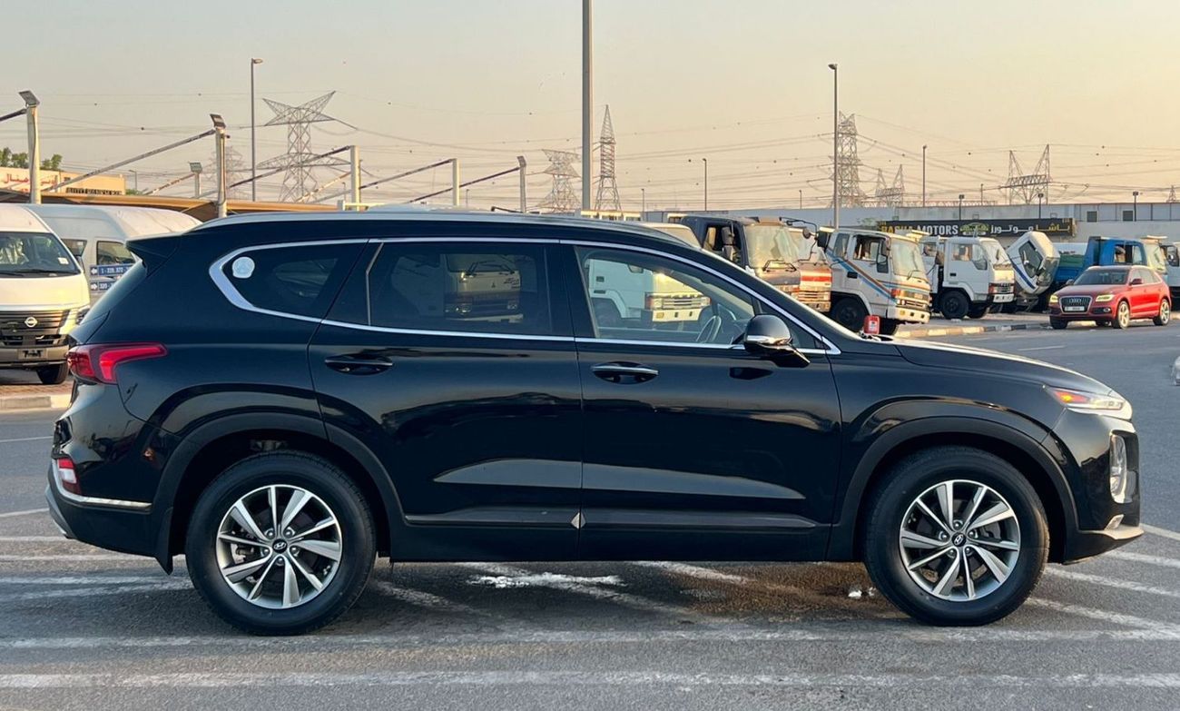 Hyundai Santa Fe 2019 Hyundai Santa - Full Option - 2.4L - V4 - Panoramic View - Push Start - Leather and Electric-36
