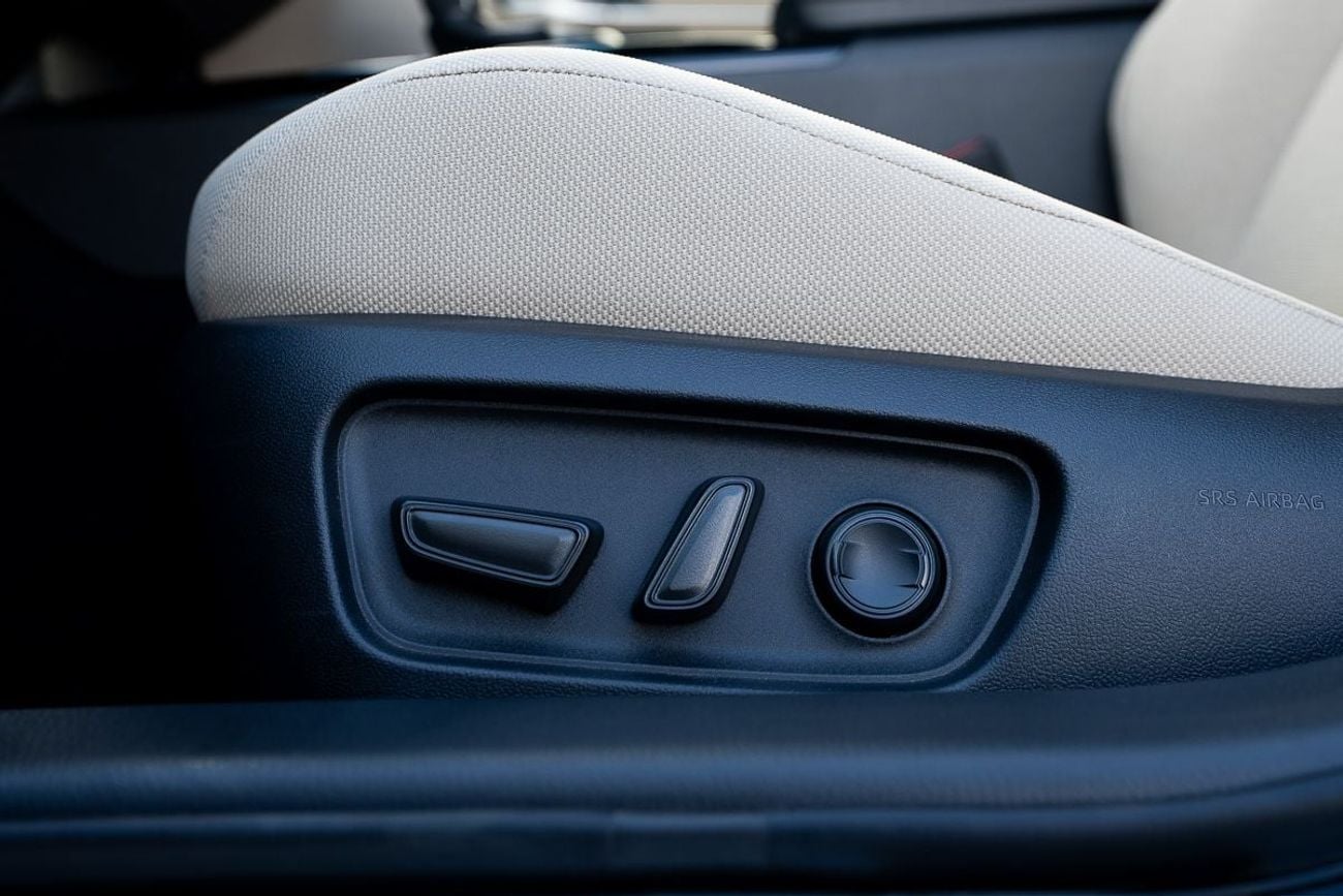 Toyota Camry LE Hybrid 2.5L 2026