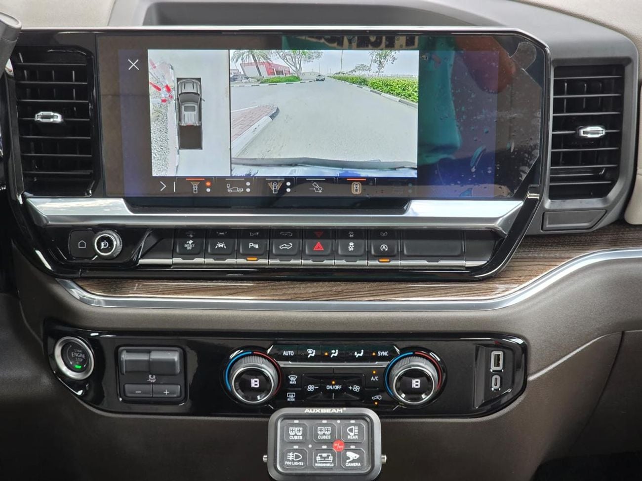 Chevrolet Silverado 5.3 V8 LT DOUBLE CABIN WITH LIFT KIT 2024 GCC AL GHANDI IN MINT CONDITION