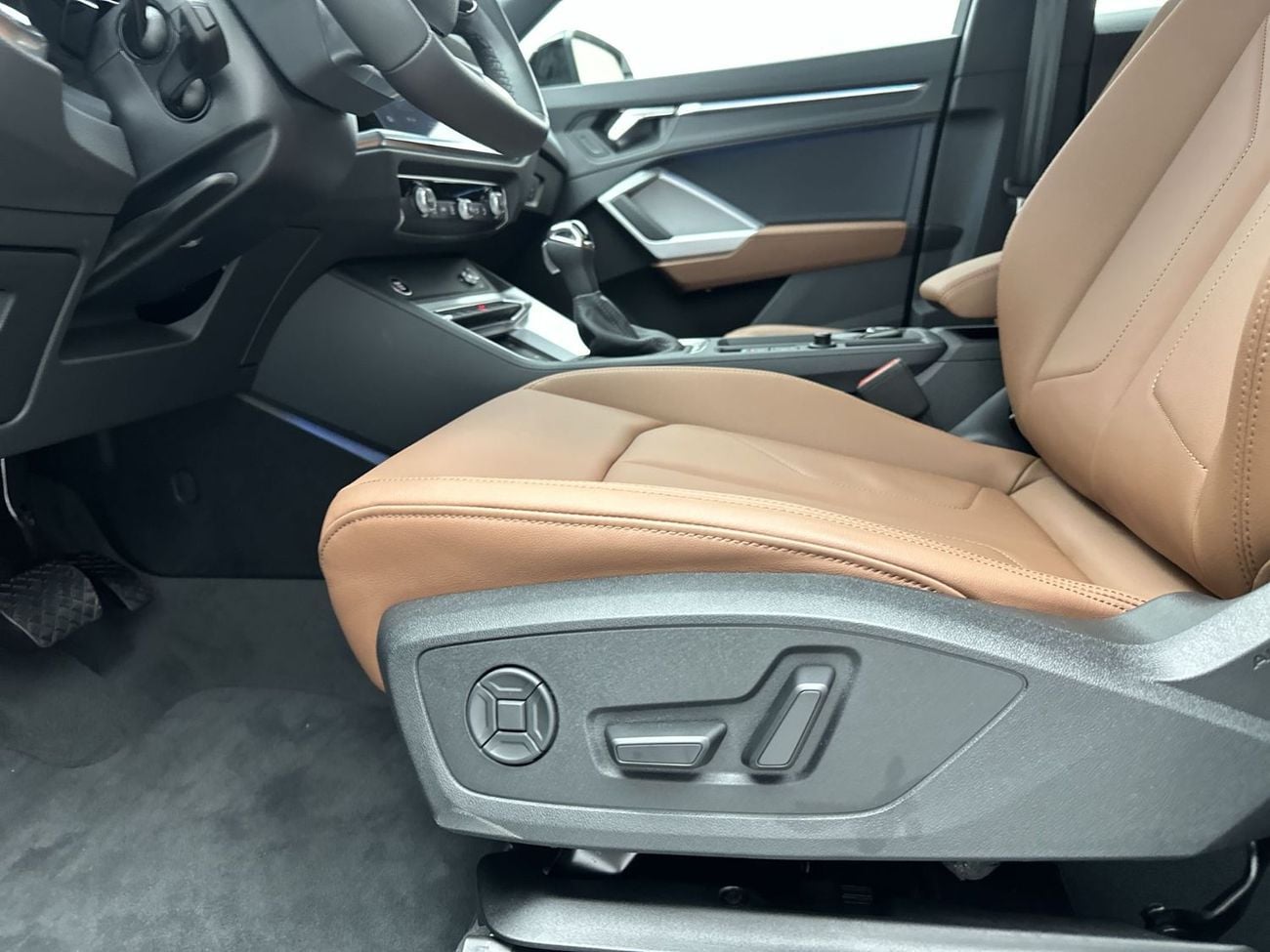 أودي Q3  Q3 Sportback 40 TFSI quat 180hp S line (Ref# 02130)