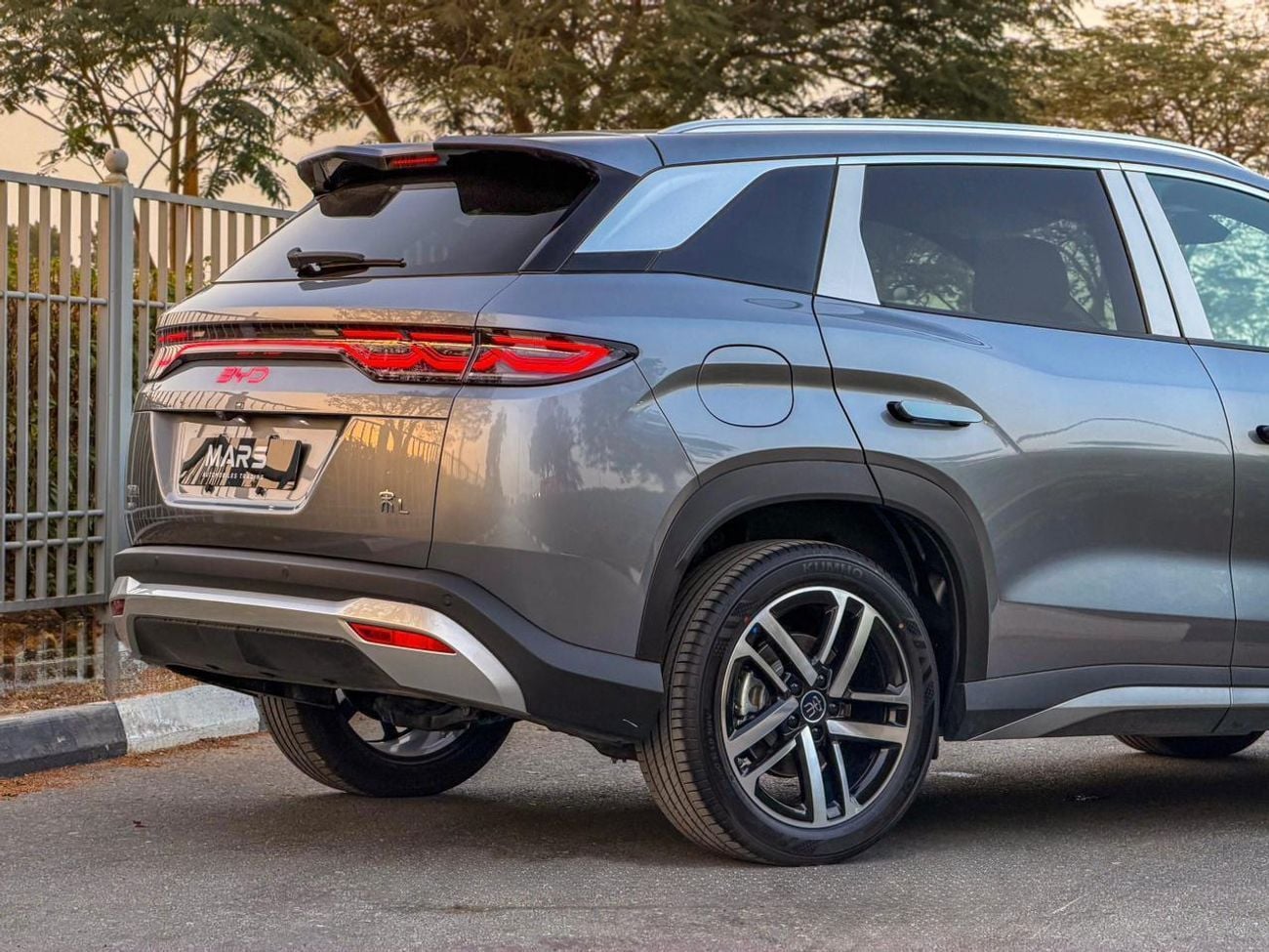 بي واي دي سونغ ل 2025 BYD Song L DM-i | 112 kWh | 1.5L Hybrid (Plug-In) | For Local Registration & Warranty