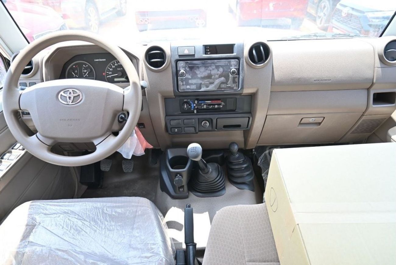 تويوتا لاند كروزر بيك آب تويوتا لاندكروزر (سلسلة 70) 4.5 لتر ديزل، بيك اب، دفع رباعي، 4 ابواب، ناقل حركة يدوي، قفل اطار، كابي