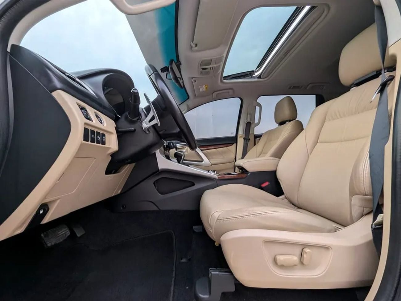 ميتسوبيشي مونتيرو سبورت GLS 4WD TOP LINE GCC IN EXCELLENT CONDITION