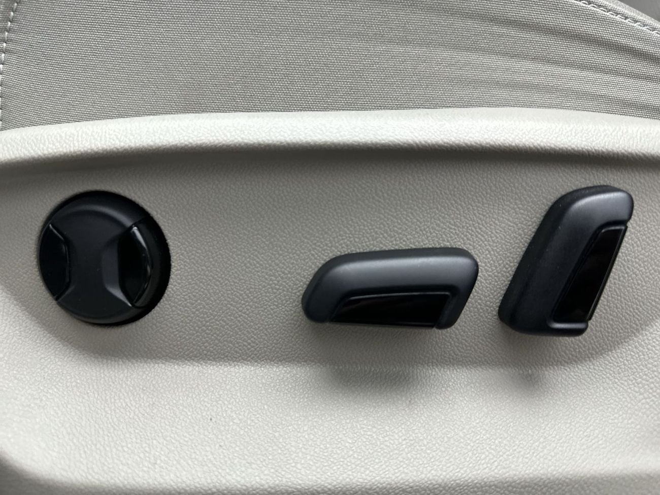 فولكس واجن تيرامونت TRENDLINE 2L | Excellent Value | UPGRADED Leather Seats | GCC Spec | VW Certified