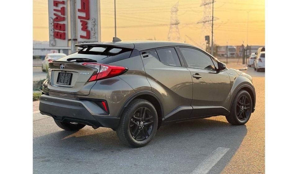 مستعملة تويوتا CHR Dynamic 1.8L 2021 للبيع في دبي - 810337