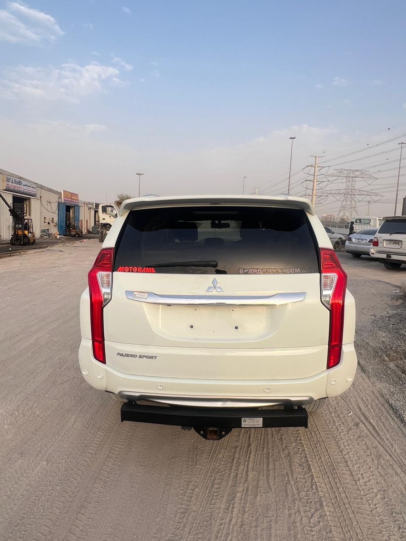 ميتسوبيشي باجيرو GLS MIDLINE diesel 2.4 liter ,right hand drive only for export available ,full options