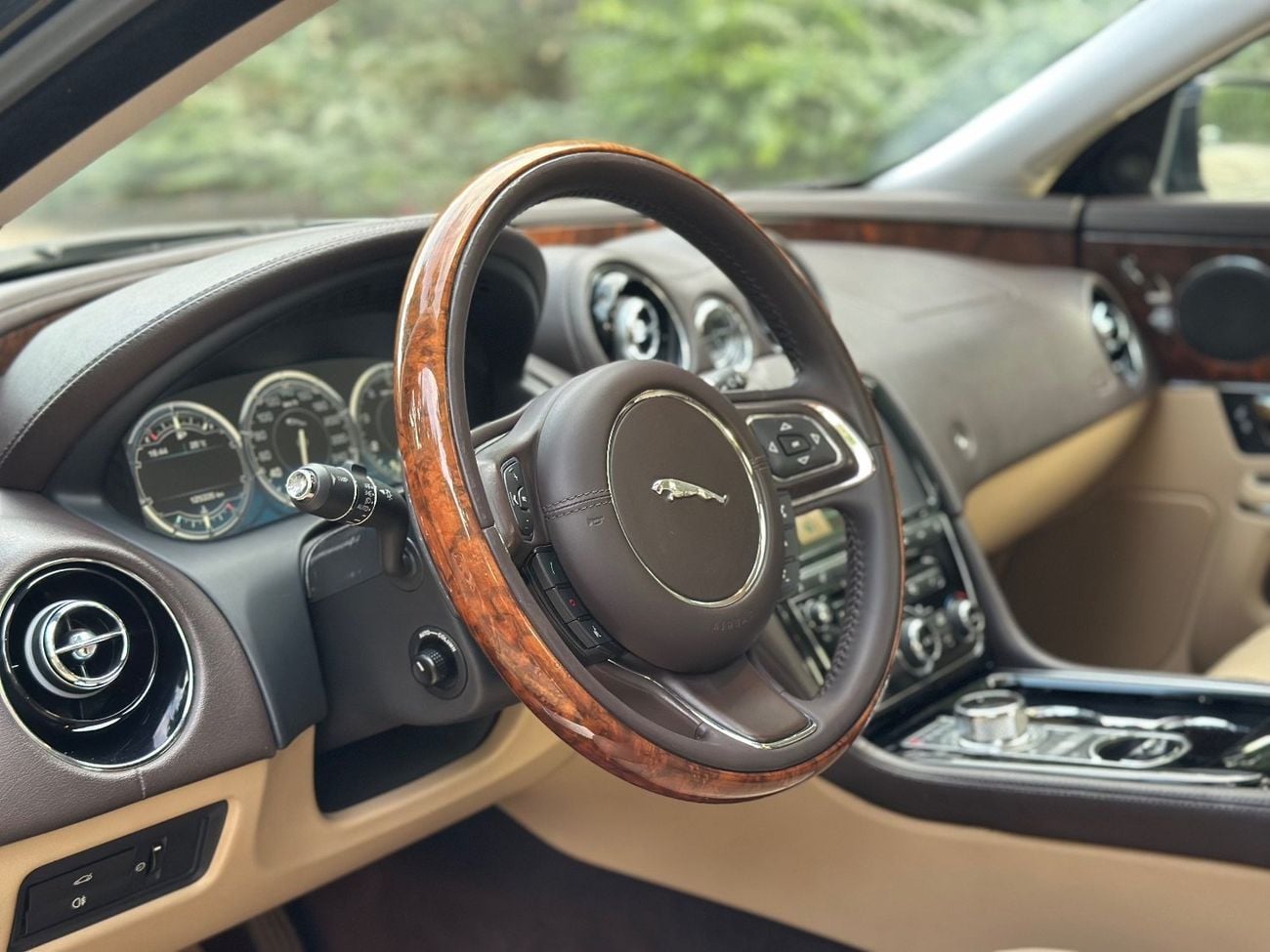 جاكوار XJL 3.0L V6 340 HP | 2014 | GCC Specs | Long Wheelbase Luxury Sedan | 125000 KM | Excellent Condition