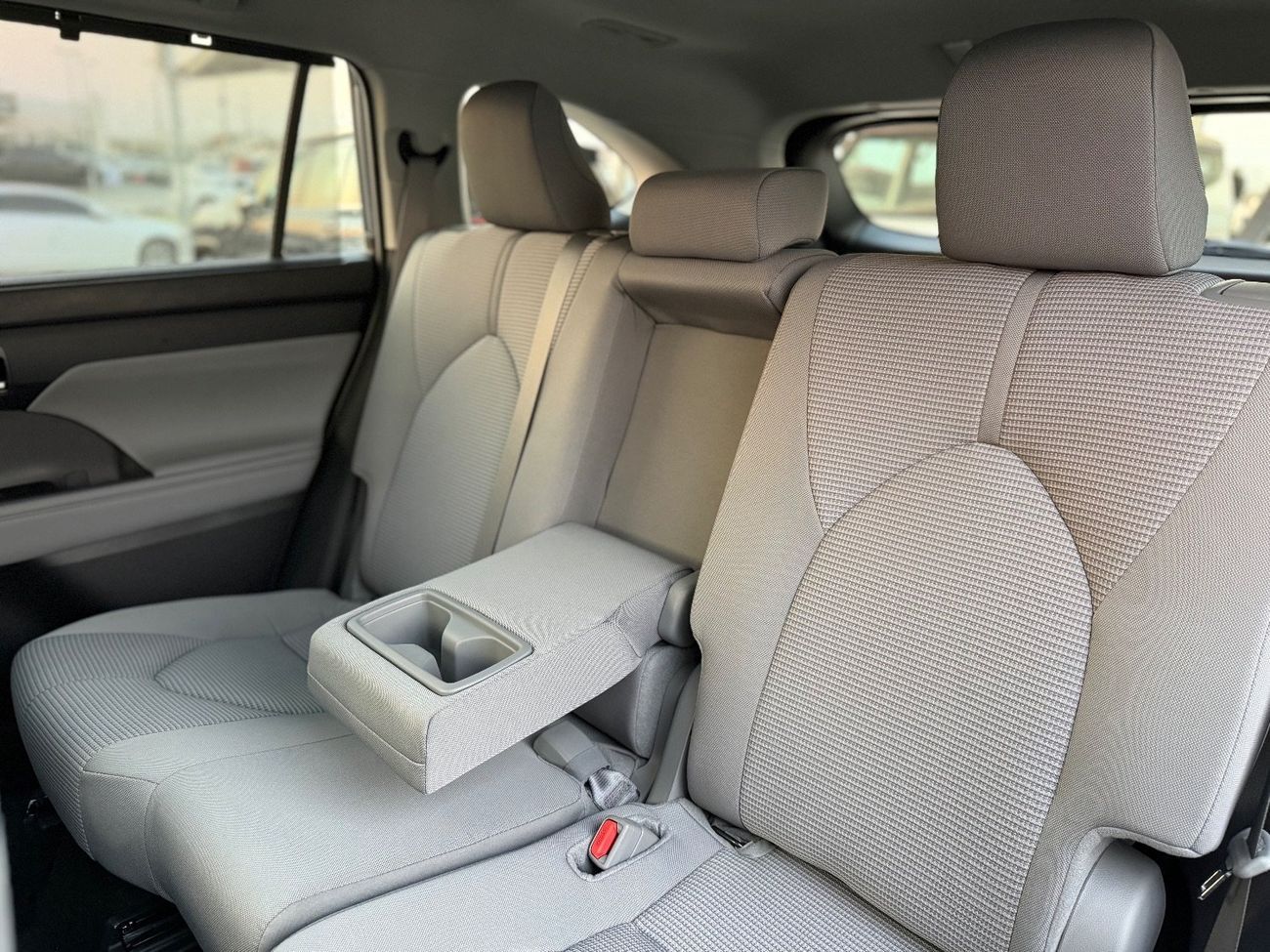 Toyota Highlander 2.5L Hybrid GXR (AWD) 2.5L Hybrid GLE (AWD)