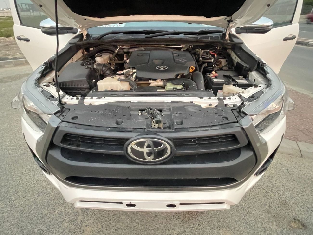 تويوتا هيلوكس DIESEL 2.8 LITER ,RIGHT HAND DRIVE ,MANUAL GEAR ,FOR EXPORT ONLY