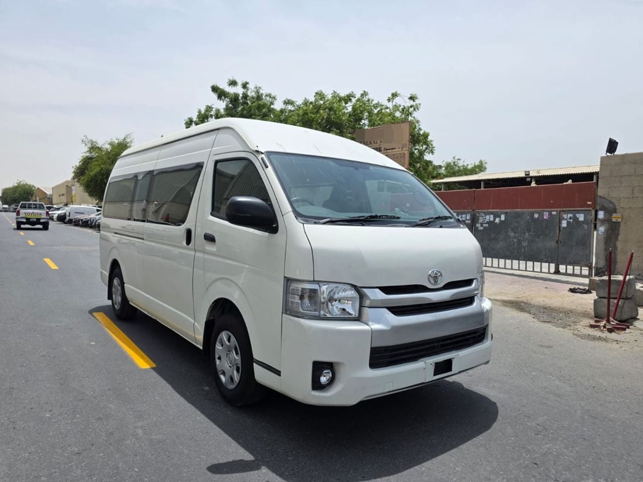 Toyota Hiace TOYOTA HIACE COMMUTER VAN RHD 2015 MODEL 3.0 L DIESEL AUTOMATIC(PM15122)