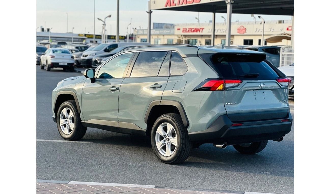 Toyota RAV4 XLE 4WD push start, leather seats,