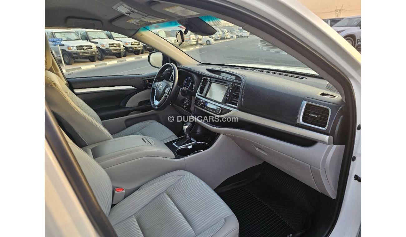 Used Toyota Highlander 2019 model LE 4x4 , leather seats and Trunk ...