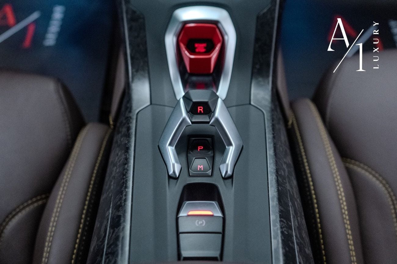 Lamborghini Huracan EVO Coupe RWD 2022 Lamborghini Huracan EVO V10, Excellent Condition, Fully Loaded, Forged Carbon Int