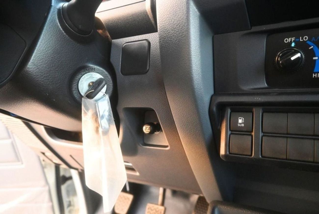 تويوتا لاند كروزر بيك آب Toyota Land Cruiser Pick Up 2024Toyota LC 79 Single Cabin Pick Up 4.2L Diesel, Manual, White