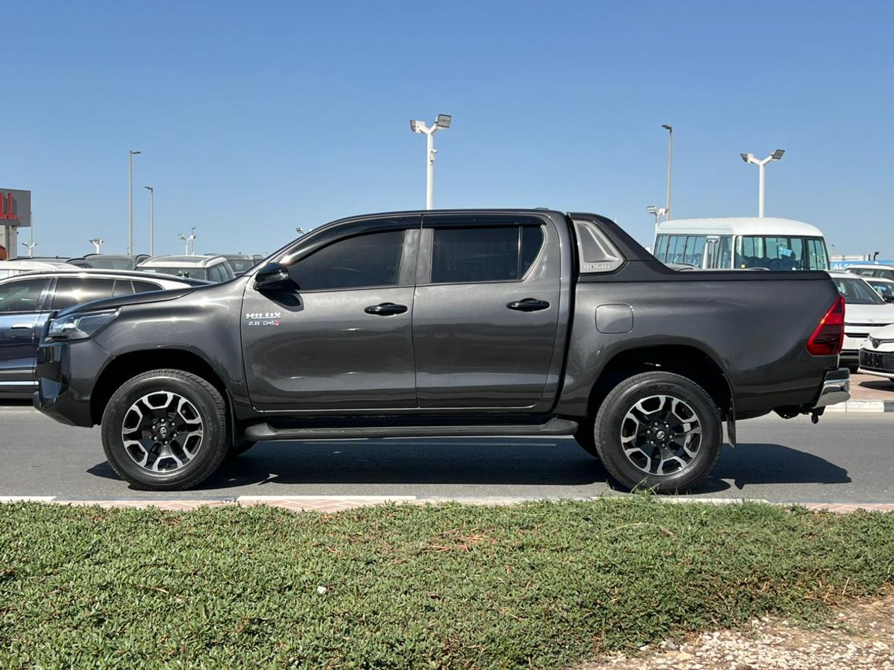 تويوتا هيلوكس The Toyota Hilux is a renowned mid-size pickup truck known for its exceptional ruggedness, reliabili