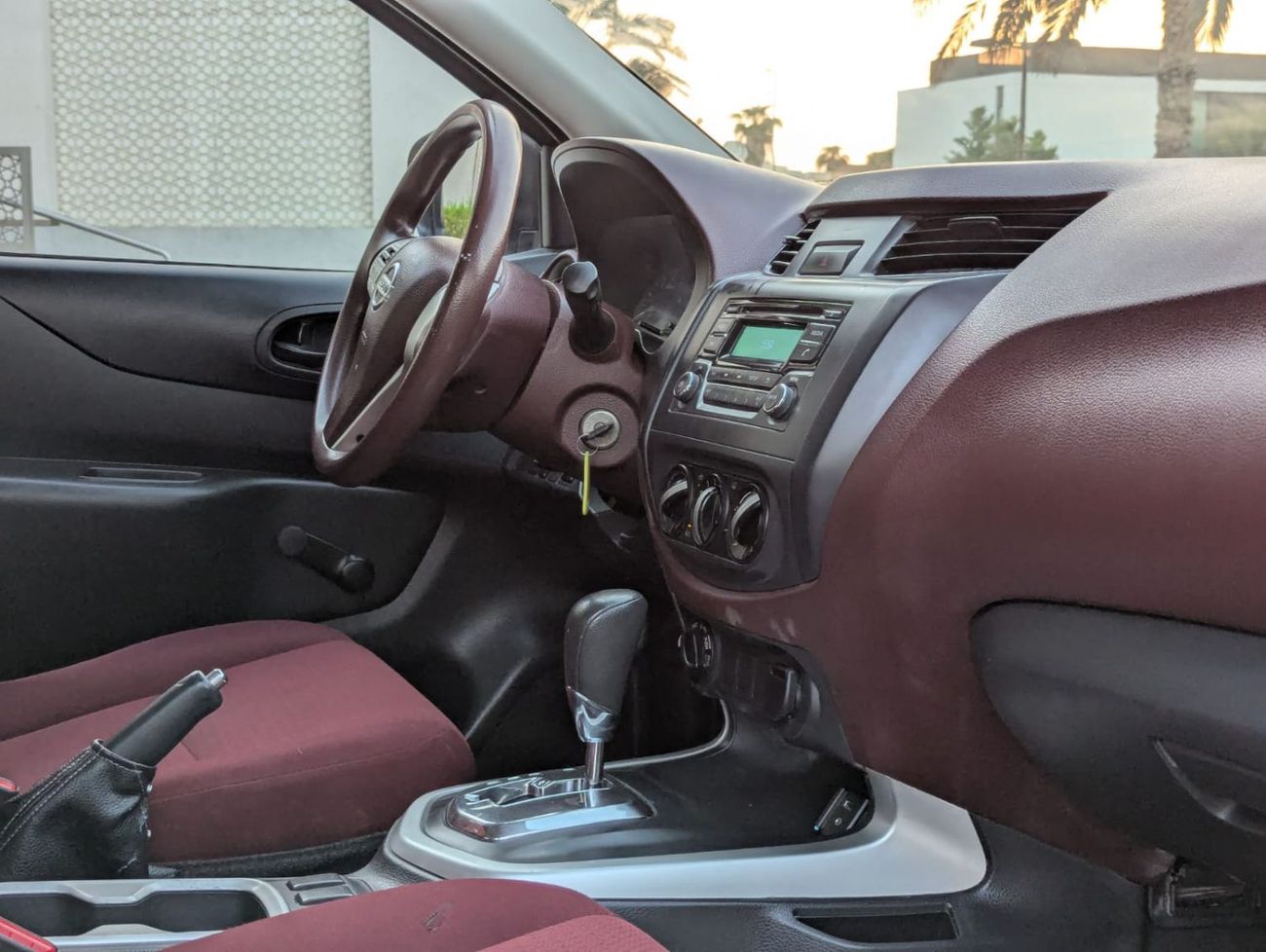 Nissan Navara Nissan navara 2022 white colour red interior automatic gear