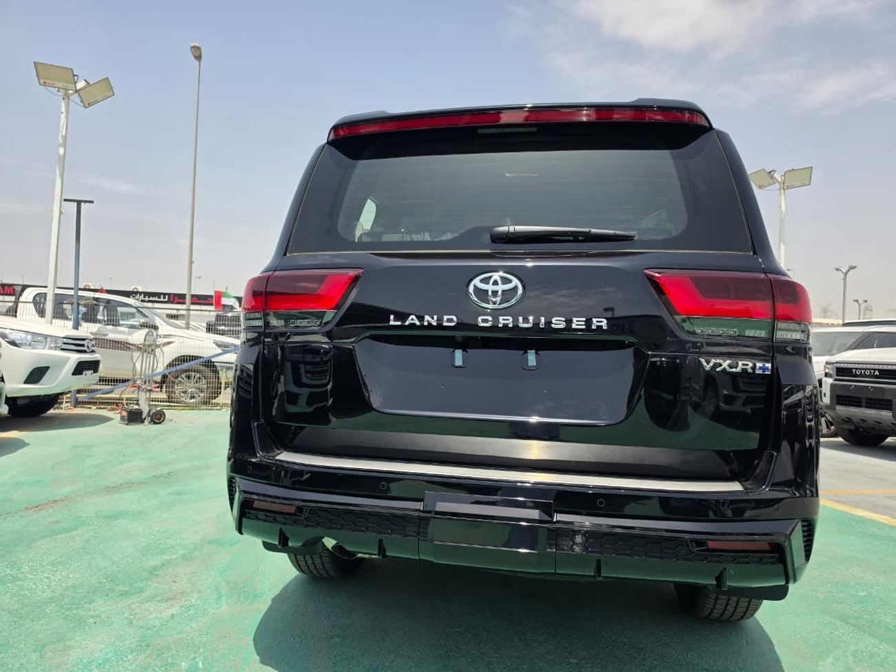 تويوتا لاند كروزر Toyota Land Cruiser LC300 VXR Plus 4.0 2026 – Full Option | Black / Black
