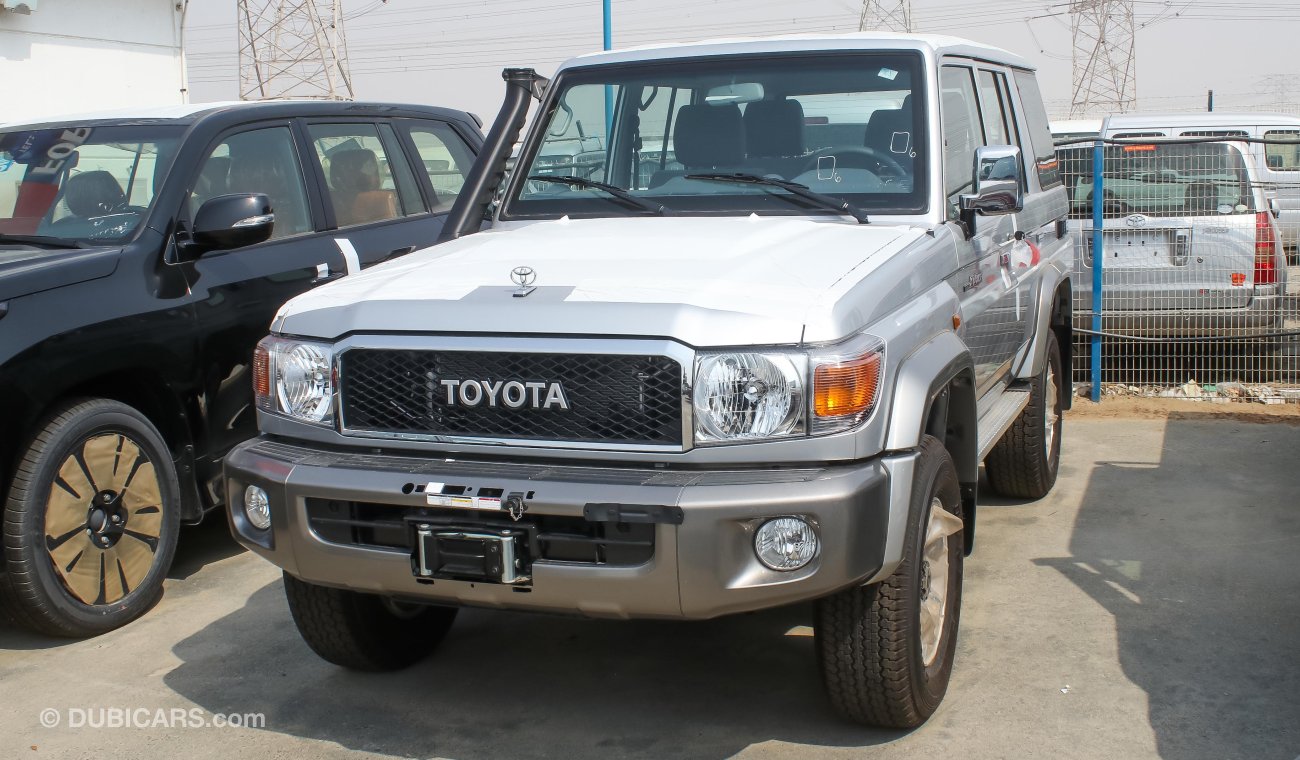 Toyota Land Cruiser 76 Hardtop LX V6 4.0L Petrol Full Option Manual