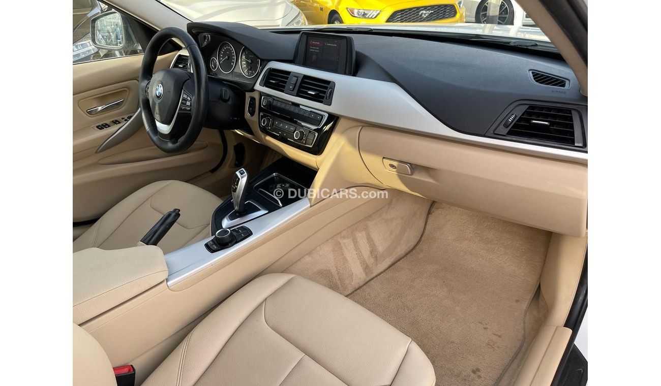 BMW 320i Exclusive BMW 320_Gcc_2018_Excellent_Condition _Full option