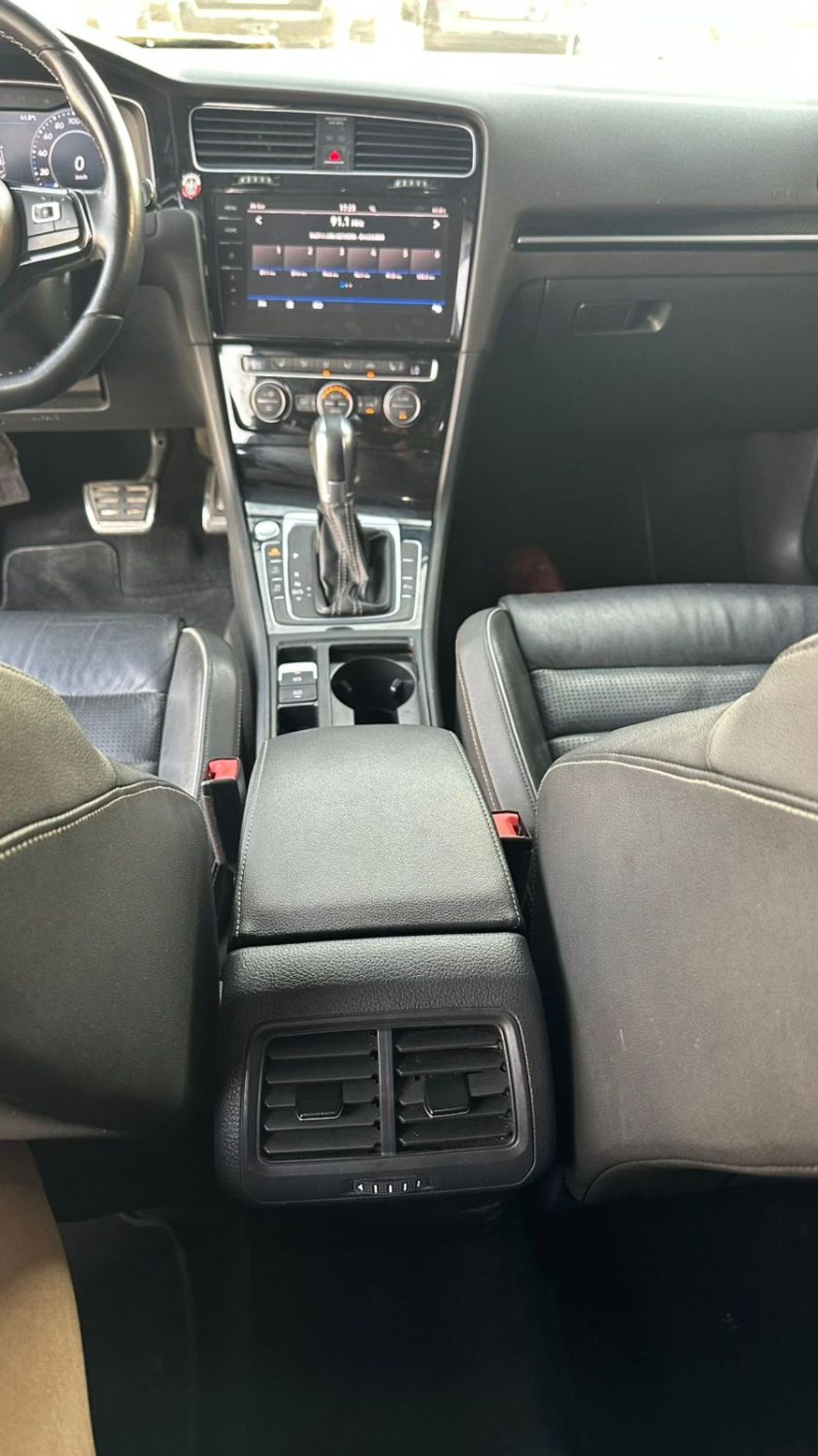 فولكس واجن جولف ار