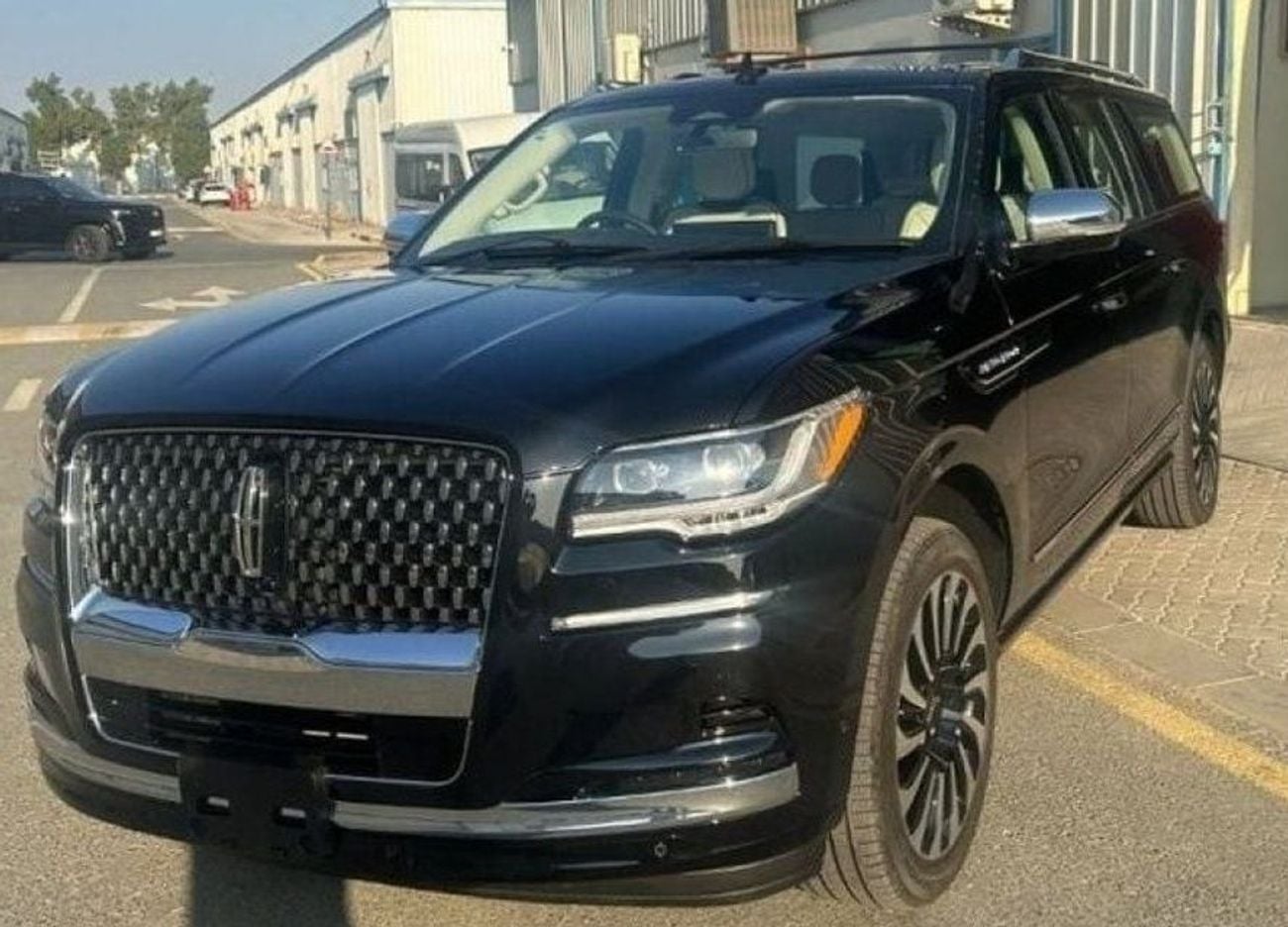 لينكولن نافيجاتور PRESIDENTIAL 2024 Lincoln Navigator - Full Right hand drive conversion