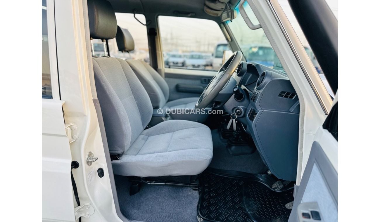 تويوتا لاند كروزر بيك آب