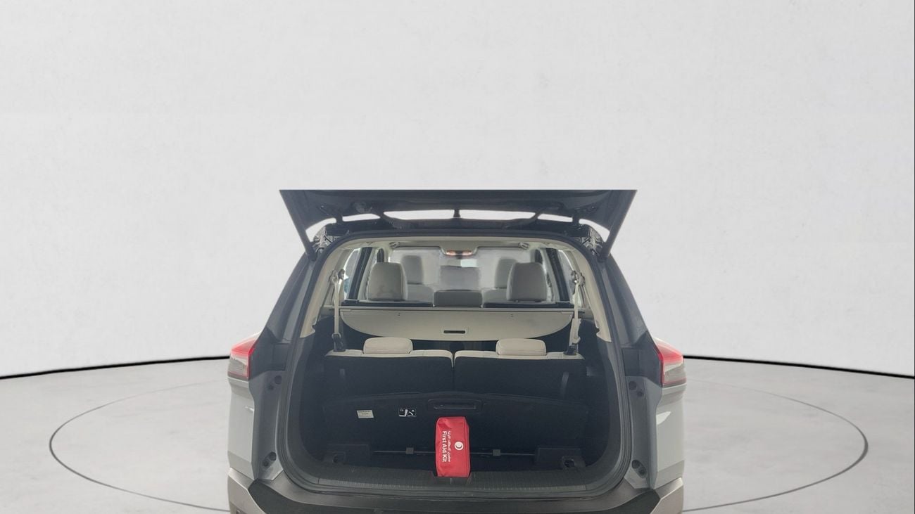 نيسان إكس تريل 2.5 SV 4WD 7STR AUTO | شامل الضمان | 0 ﺪﻔﻋﺓ ﺃﻮﻟﻯ